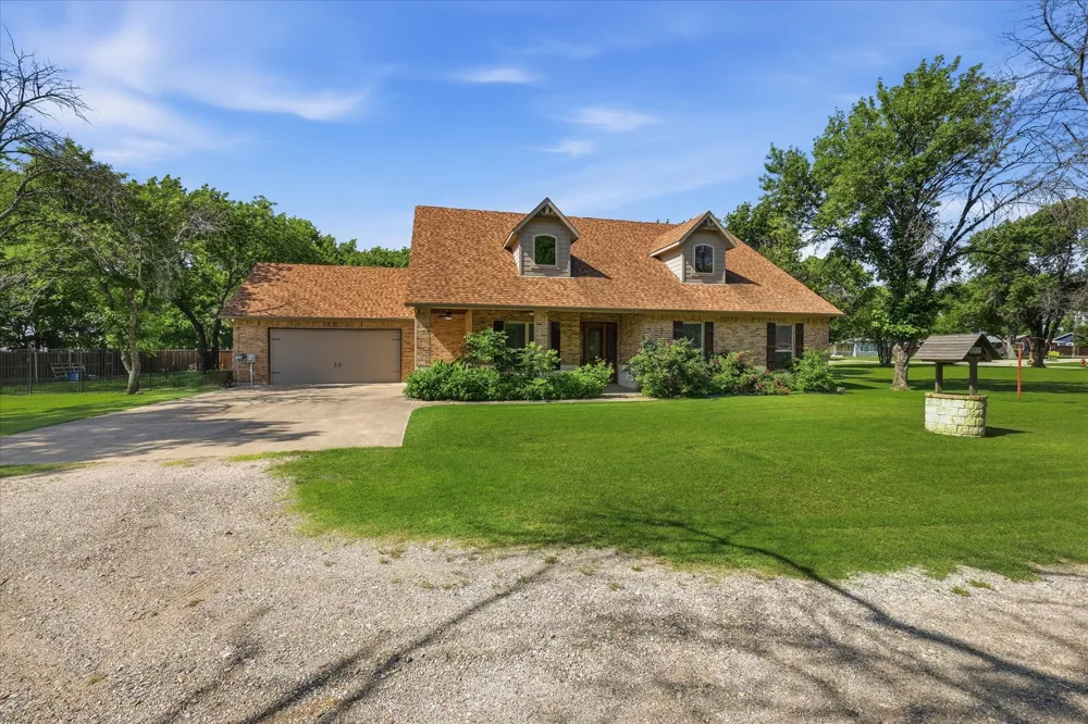 108 S Walnut Street Roanoke, TX 76262