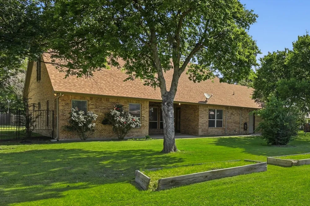 108 S Walnut Street Roanoke, TX 76262