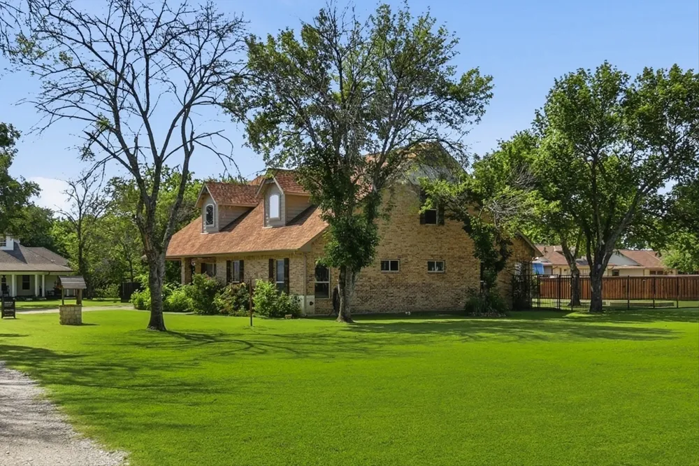 108 S Walnut Street Roanoke, TX 76262