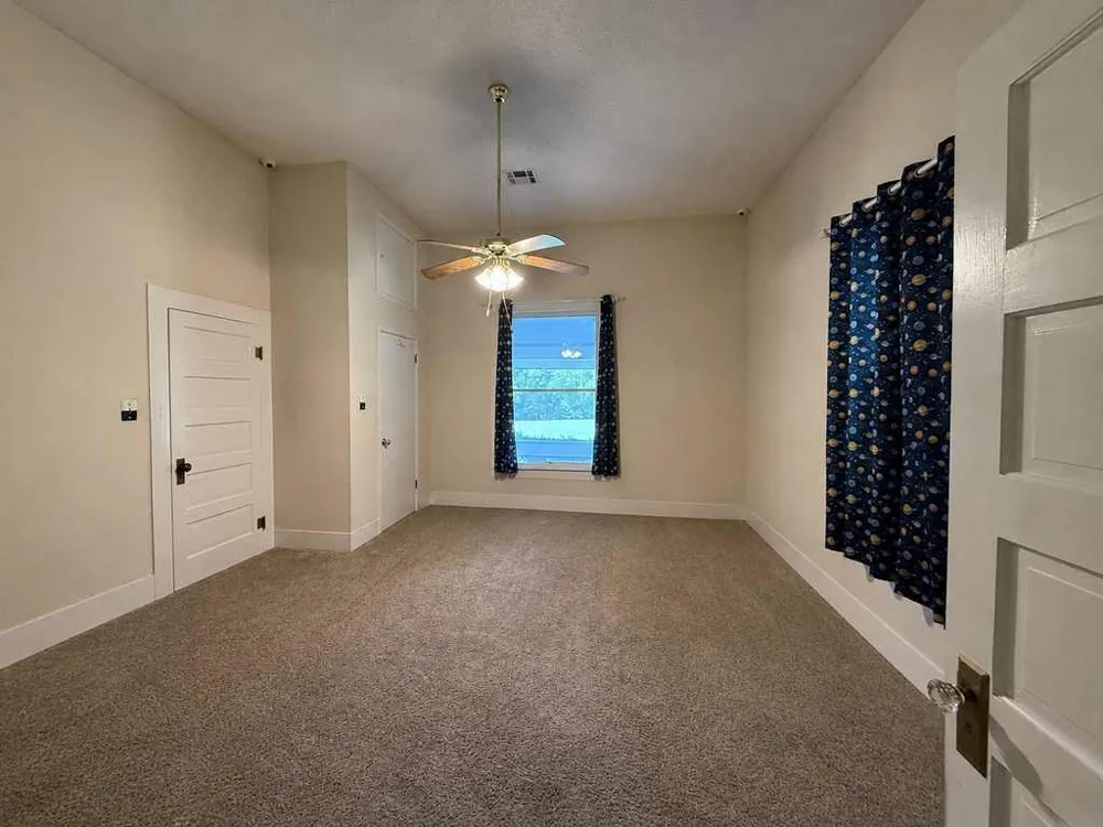 1708 S Wall Street Belton, TX 76513