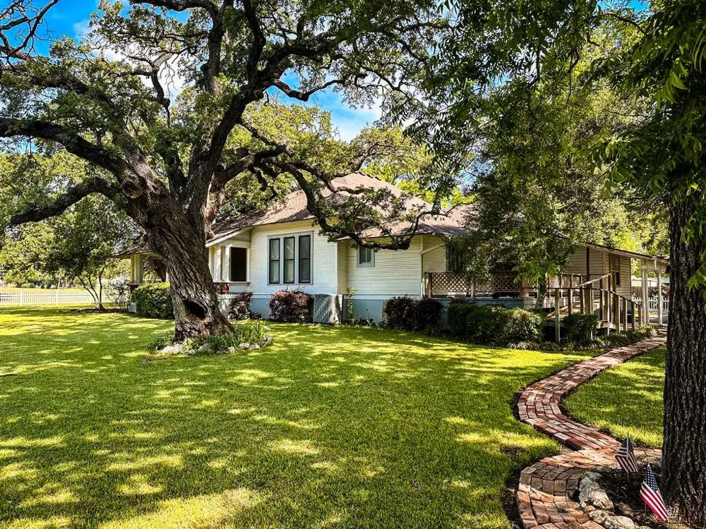 1708 S Wall Street Belton, TX 76513