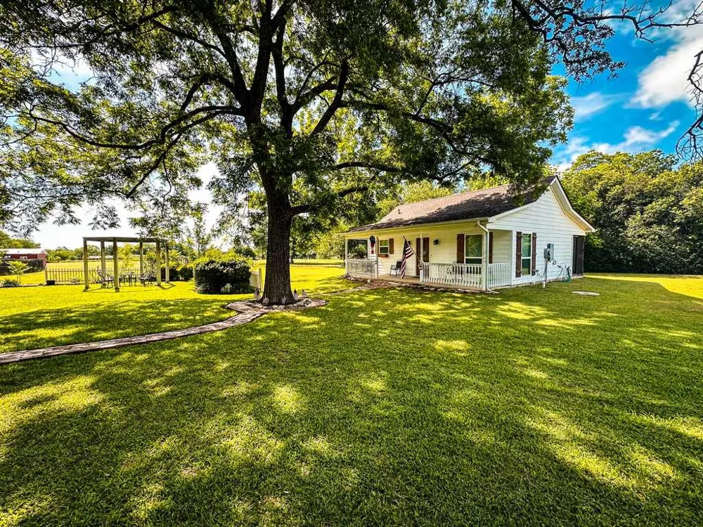 1708 S Wall Street Belton, TX 76513