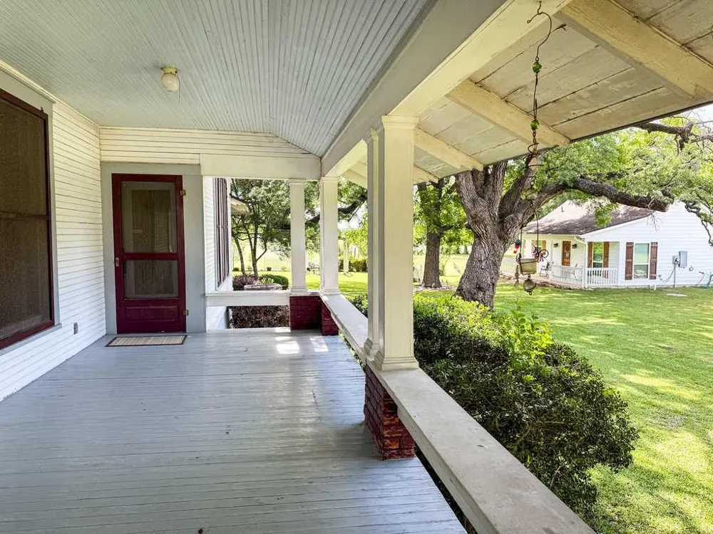 1708 S Wall Street Belton, TX 76513