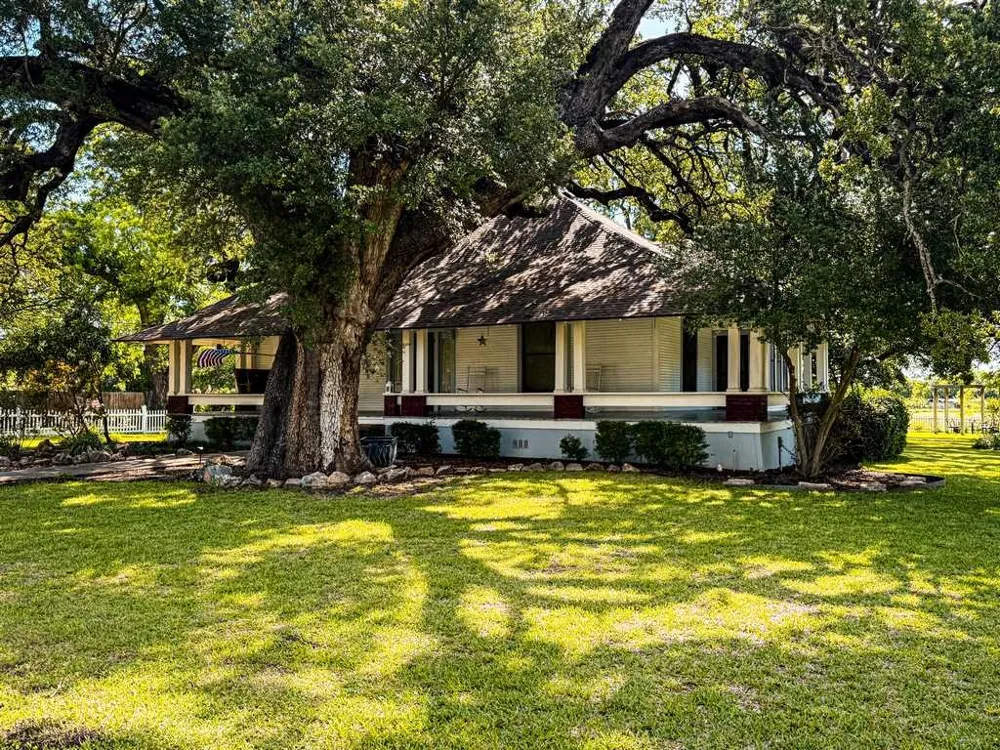 1708 S Wall Street Belton, TX 76513