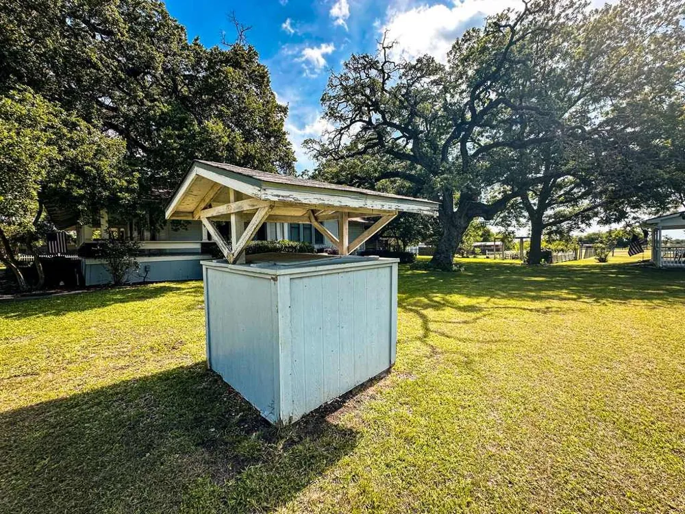 1708 S Wall Street Belton, TX 76513