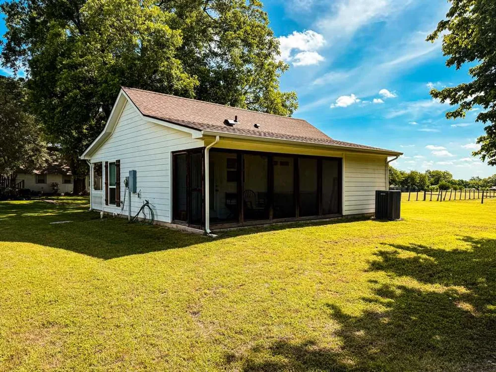 1708 S Wall Street Belton, TX 76513