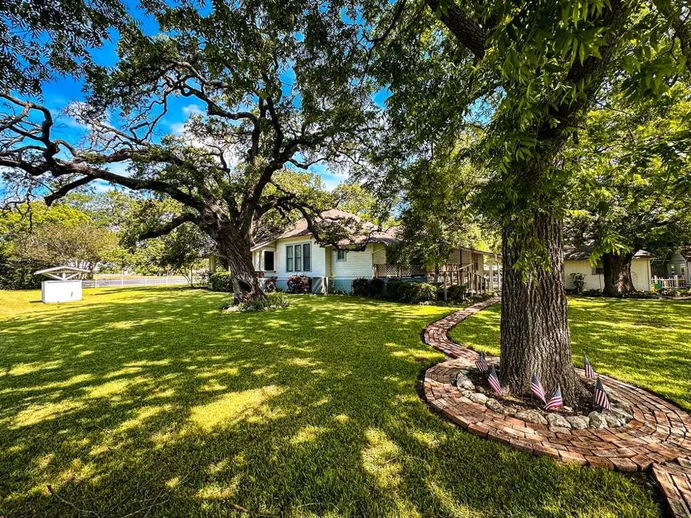 1708 S Wall Street Belton, TX 76513