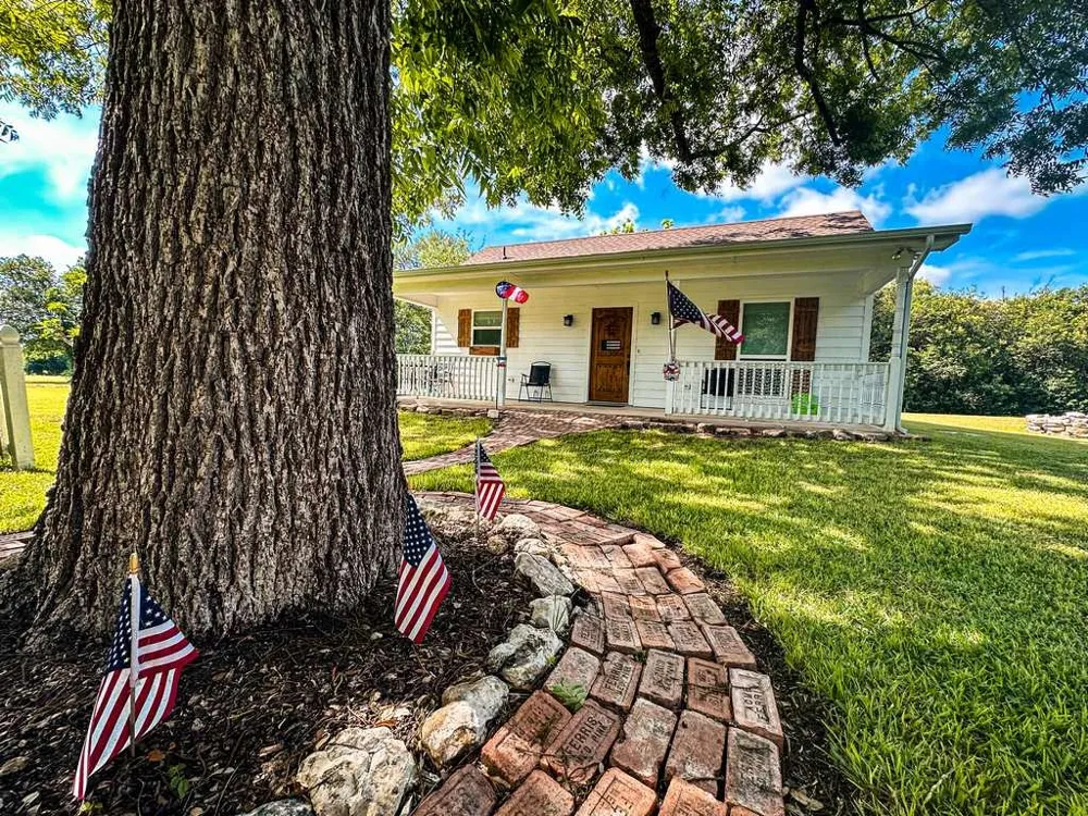1708 S Wall Street Belton, TX 76513