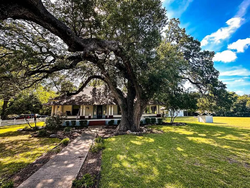 1708 S Wall Street Belton, TX 76513