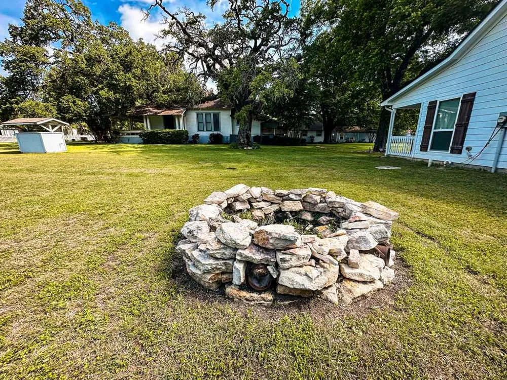 1708 S Wall Street Belton, TX 76513