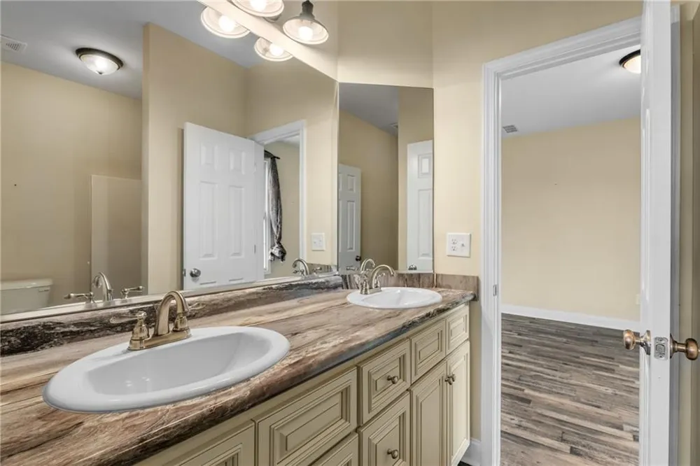 180 Spears Lane Mansfield, GA 30055