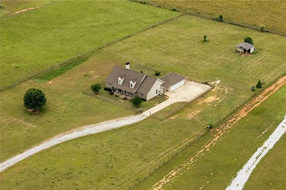 180 Spears Lane Mansfield, GA 30055