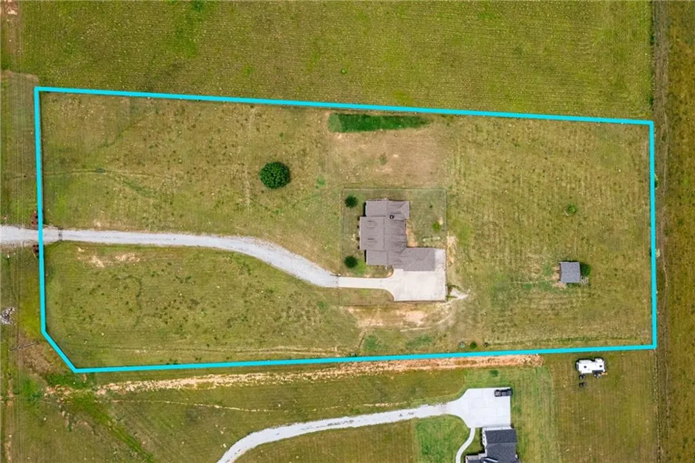 180 Spears Lane Mansfield, GA 30055