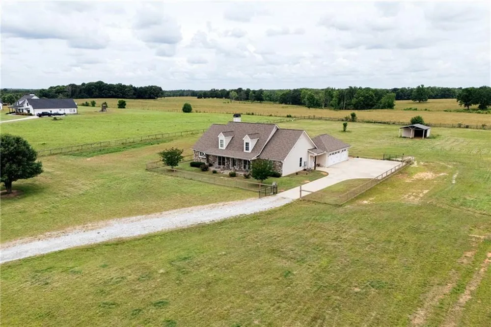 180 Spears Lane Mansfield, GA 30055