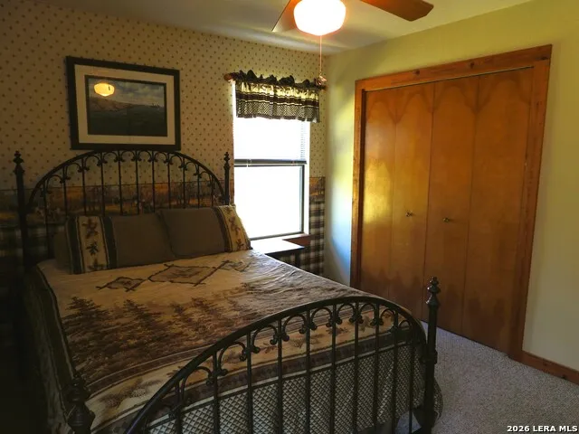 1081 Summit Lakehills, TX 78063