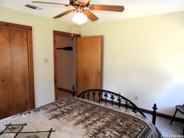 1081 Summit Lakehills, TX 78063