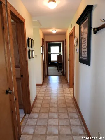 1081 Summit Lakehills, TX 78063