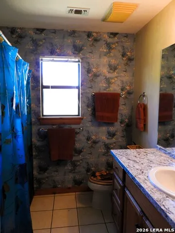1081 Summit Lakehills, TX 78063