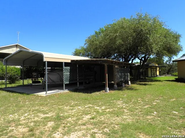 1081 Summit Lakehills, TX 78063