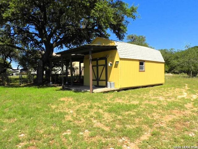 1081 Summit Lakehills, TX 78063