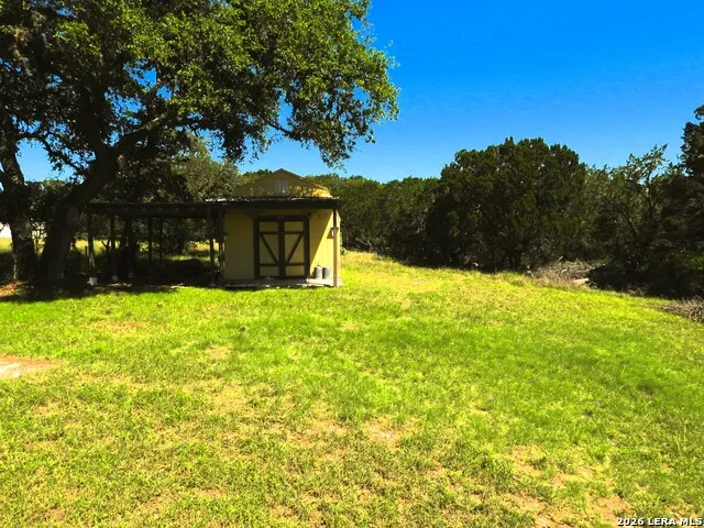 1081 Summit Lakehills, TX 78063