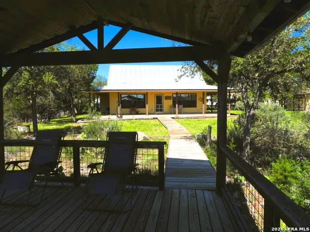 1081 Summit Lakehills, TX 78063