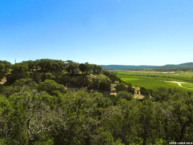 1081 Summit Lakehills, TX 78063