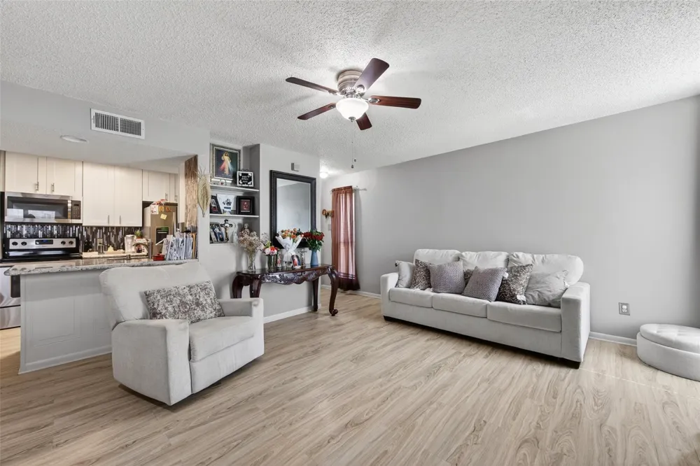 3919 Fairmont Parkway #171 Pasadena, TX 77504