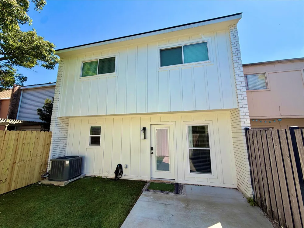 71 Cayenne Common Lake Jackson, TX 77566