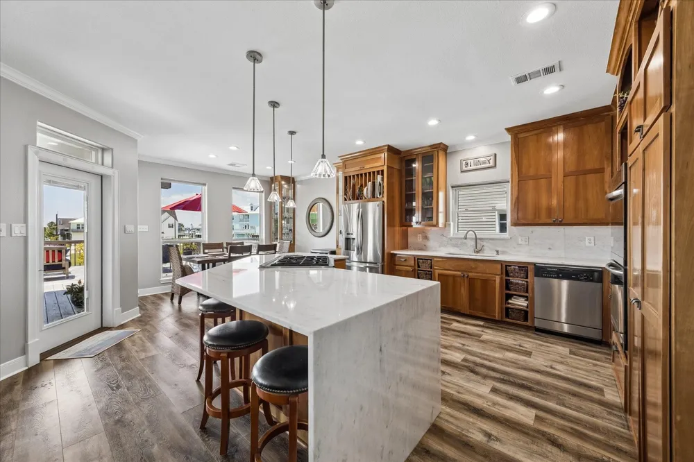 515 Westerly Drive Tiki Island, TX 77554