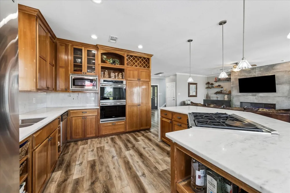 515 Westerly Drive Tiki Island, TX 77554