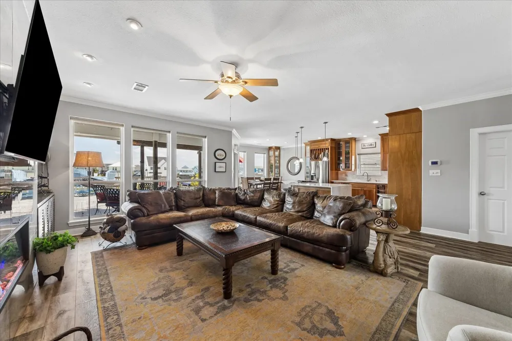 515 Westerly Drive Tiki Island, TX 77554