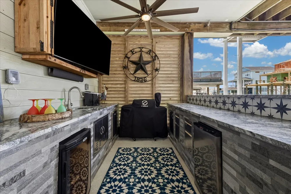 515 Westerly Drive Tiki Island, TX 77554