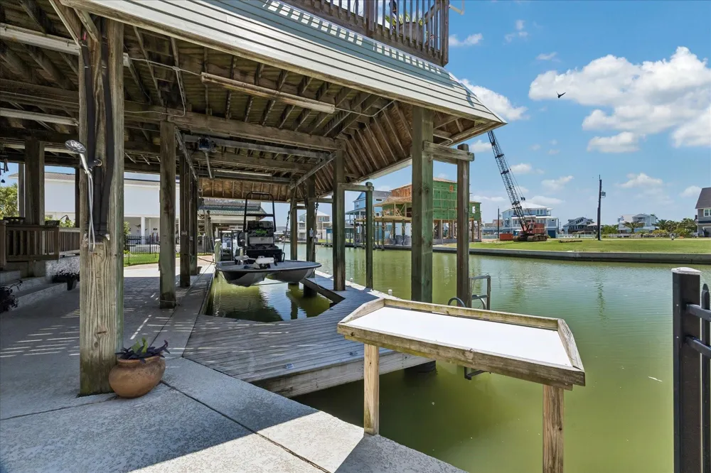 515 Westerly Drive Tiki Island, TX 77554