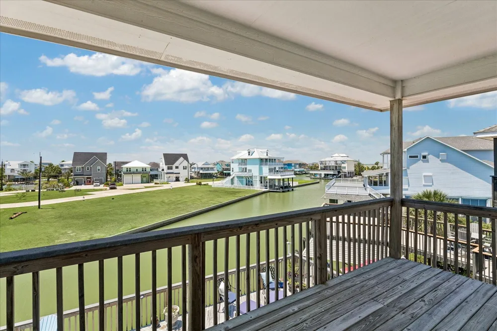 515 Westerly Drive Tiki Island, TX 77554
