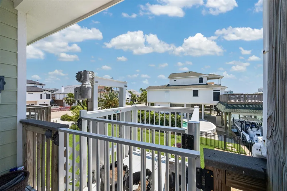 515 Westerly Drive Tiki Island, TX 77554