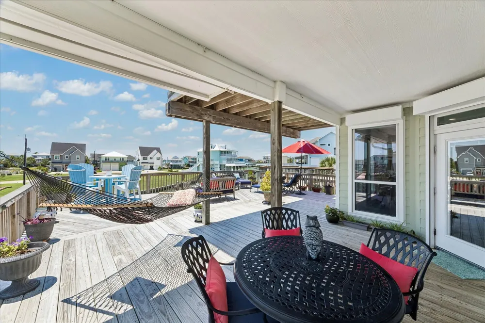 515 Westerly Drive Tiki Island, TX 77554