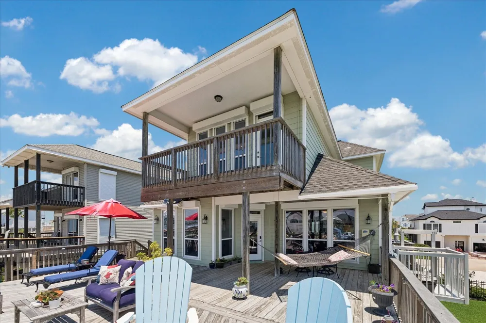 515 Westerly Drive Tiki Island, TX 77554