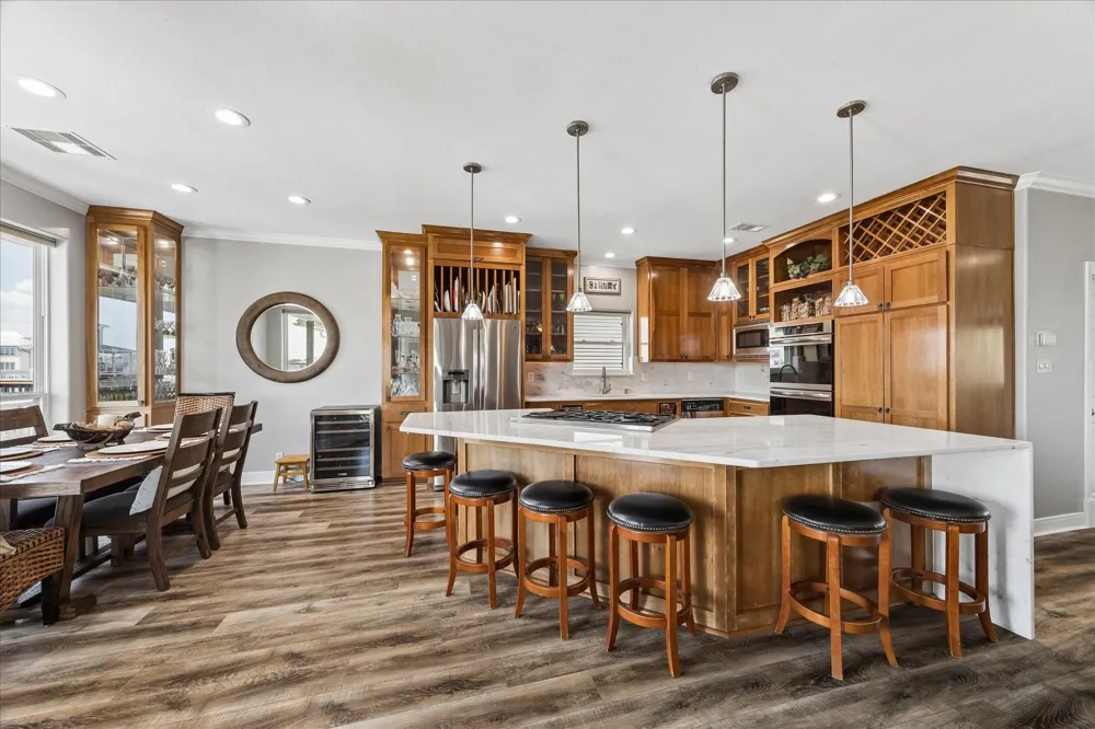 515 Westerly Drive Tiki Island, TX 77554