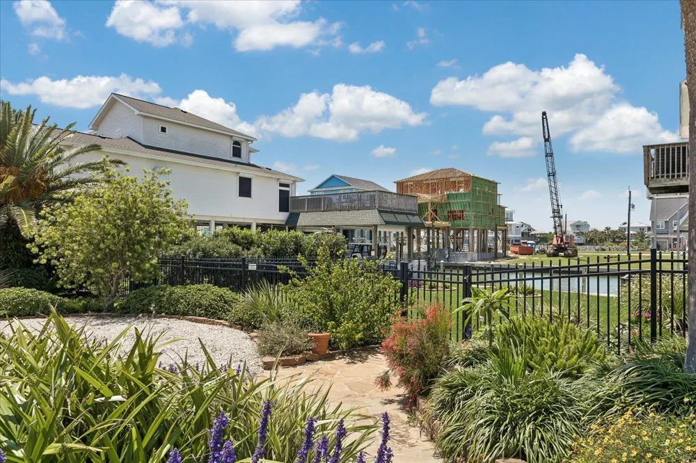 515 Westerly Drive Tiki Island, TX 77554