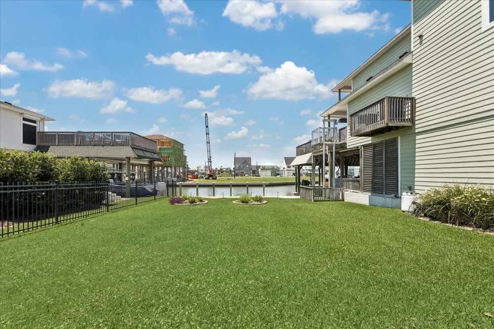 515 Westerly Drive Tiki Island, TX 77554