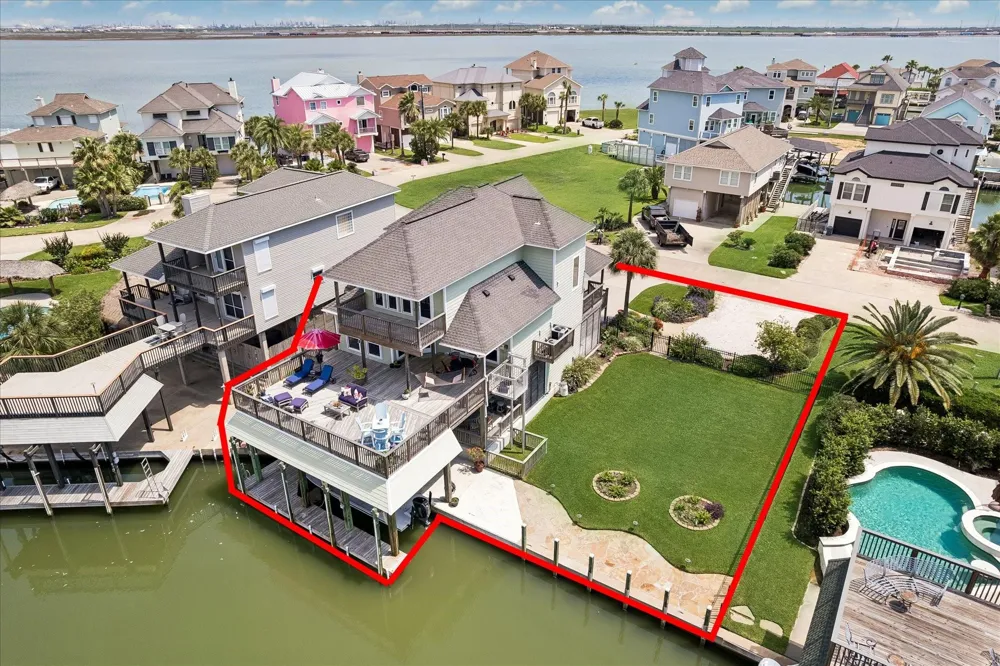 515 Westerly Drive Tiki Island, TX 77554