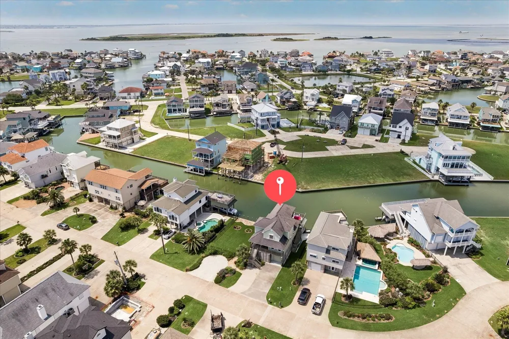 515 Westerly Drive Tiki Island, TX 77554