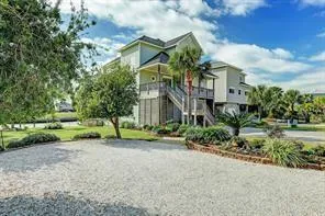 515 Westerly Drive Tiki Island, TX 77554