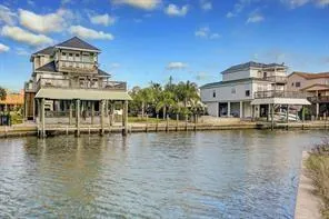 515 Westerly Drive Tiki Island, TX 77554