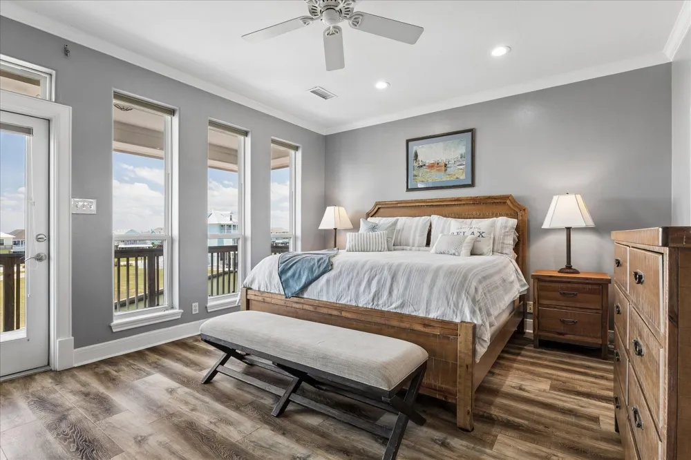515 Westerly Drive Tiki Island, TX 77554