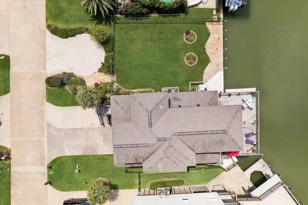 515 Westerly Drive Tiki Island, TX 77554