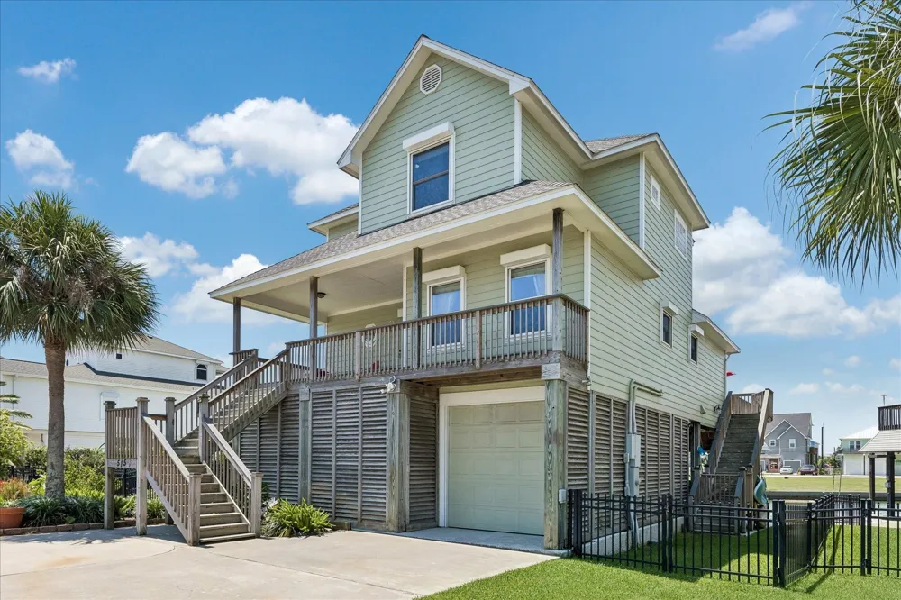 515 Westerly Drive Tiki Island, TX 77554