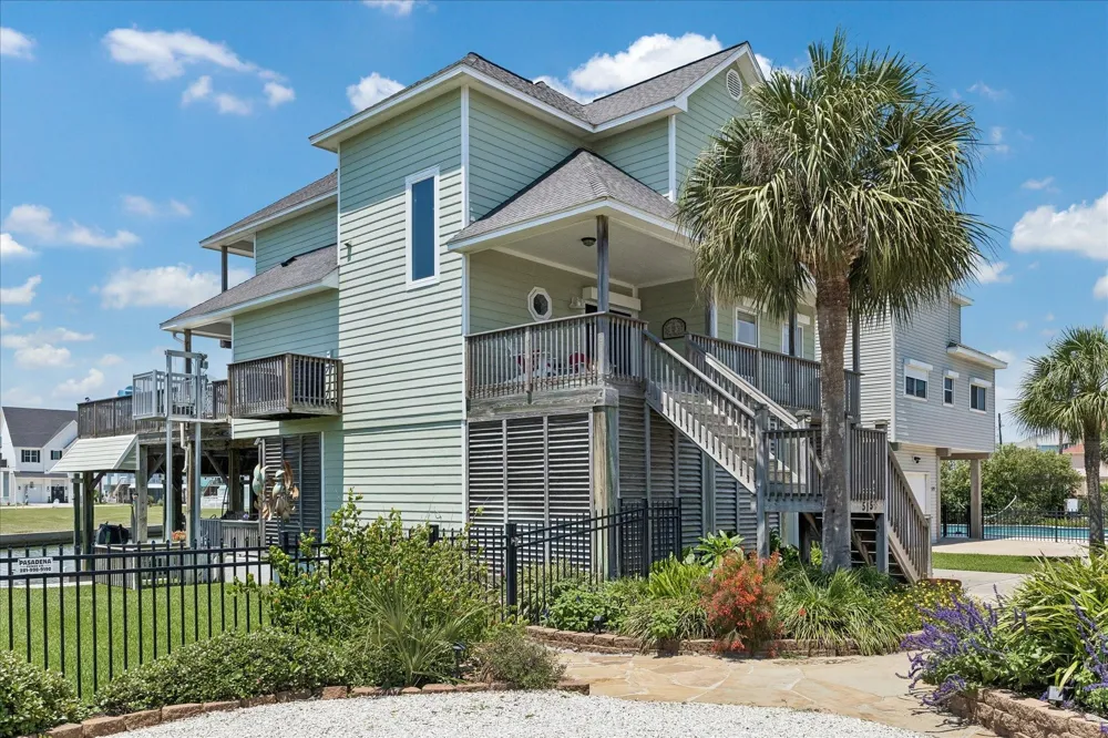 515 Westerly Drive Tiki Island, TX 77554