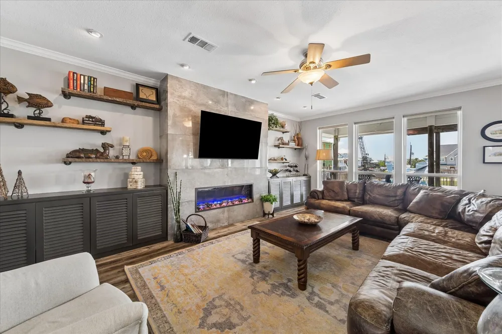 515 Westerly Drive Tiki Island, TX 77554